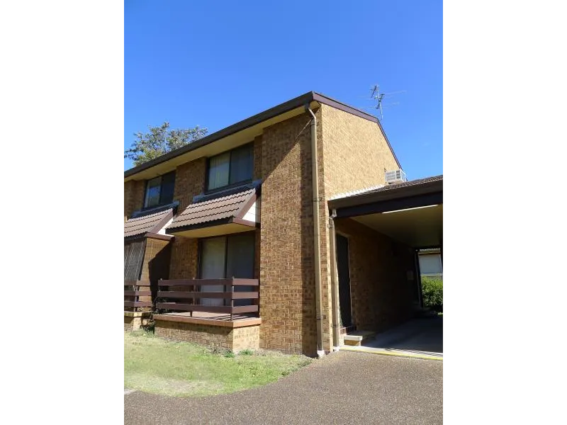 TOWNHOUSE IN GREAT LOCATION