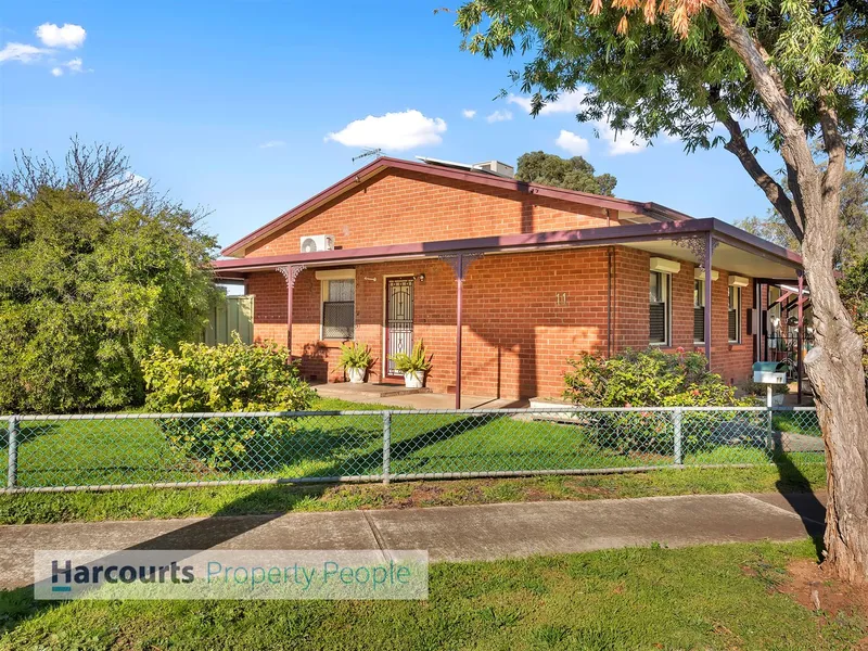 Ideal first home! Development site, 700m2 corner allotment.