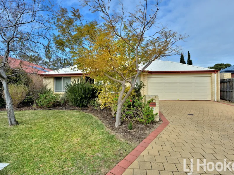 Gorgeous Family Home with Pool!