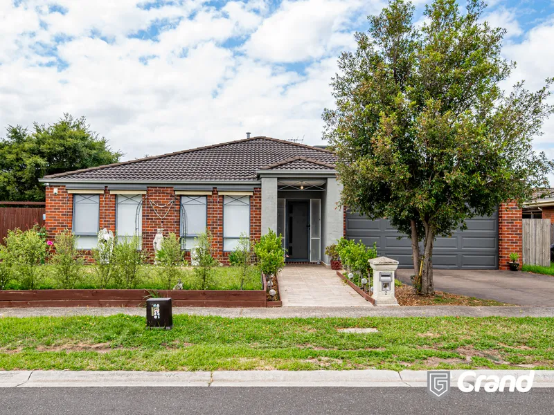 AMAZING, DISPLAY TYPE 5 BEDROOM HOME IN A PRIME LOCATION IN NARRE WARREN SOUTH!