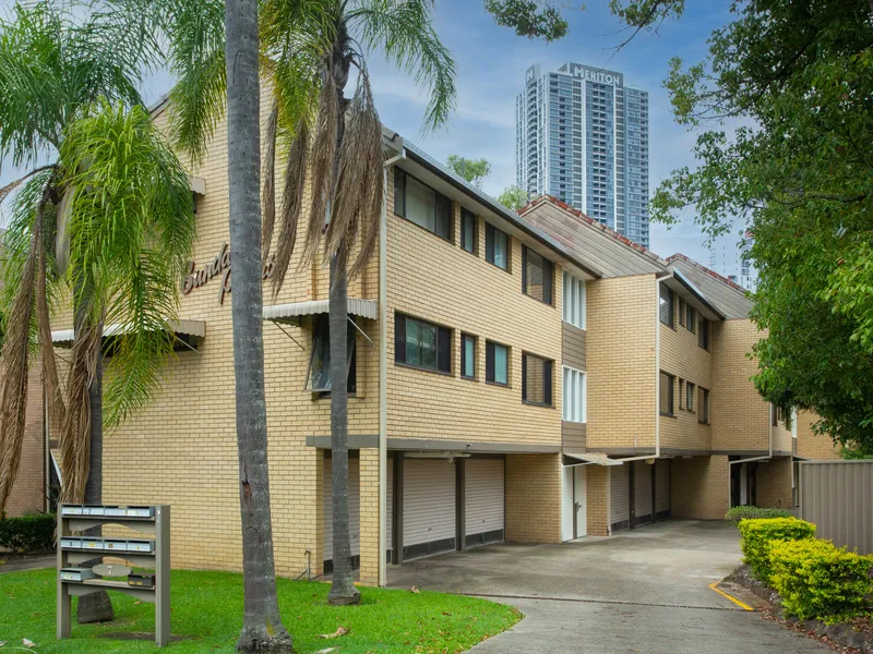 Renovated Apartment in CBD of Southport