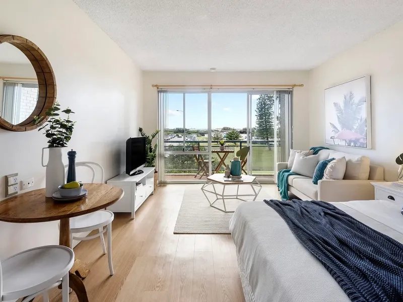 STUDIO IN CONVENIENT BEACHSIDE LOCATION