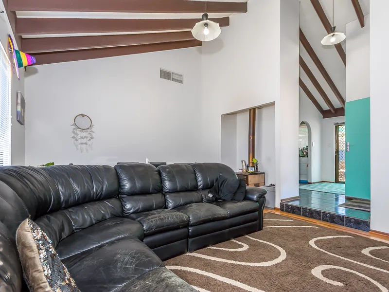 UNDER OFFER - CALL TEAM SAMMUT