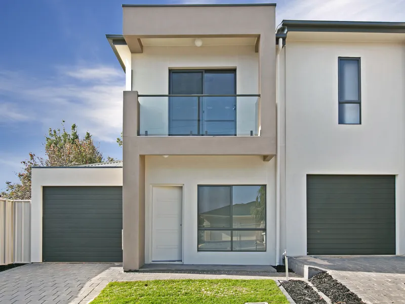 Modern, Spacious 3 Bedroom Town House, Enclosed Yard