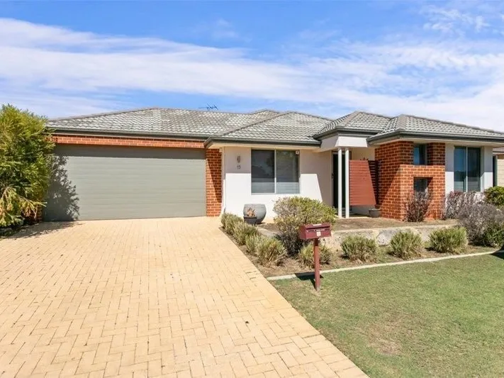 Gorgeous Home with 6 Seater Spa!