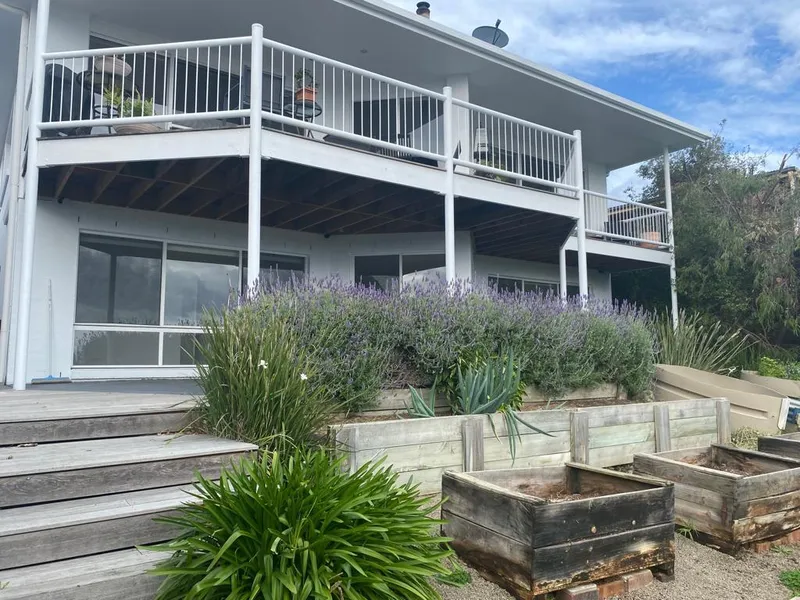 ELECTRICITY, GAS & WATER USAGE INCLUDED! SWEEPING SEA VIEWS!!!