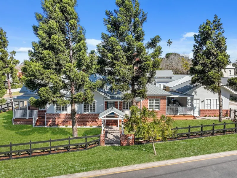 Dream Home and Lifestyle in Desirable Lorn