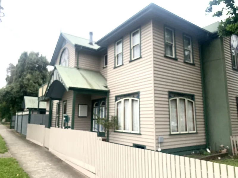 3 Designer Townhouse - Blue Ribbon Location