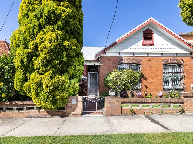 Freestanding 1920's Bungalow In Prized Randwick Pocket