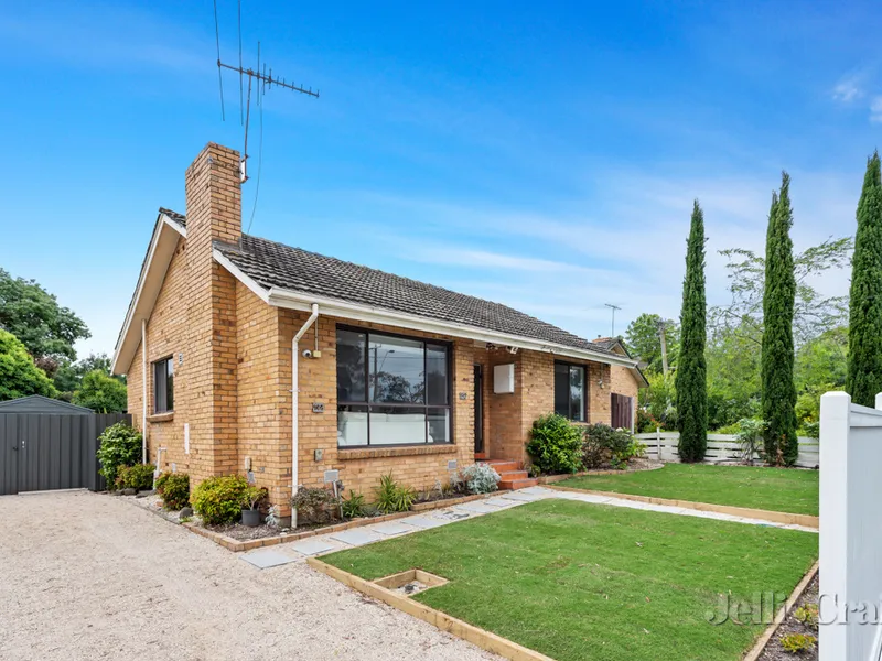 Luxe 3 bedroom home in highly sought after location!