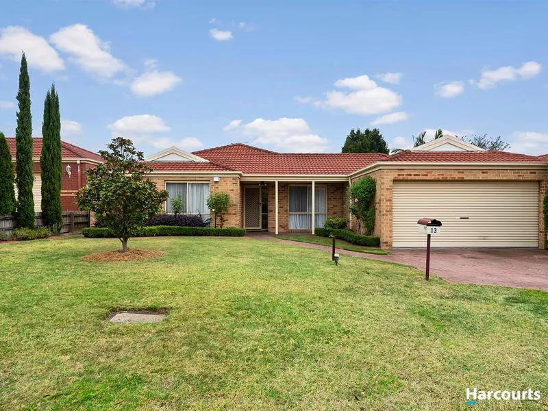Impeccable Living + HUGE Garage!