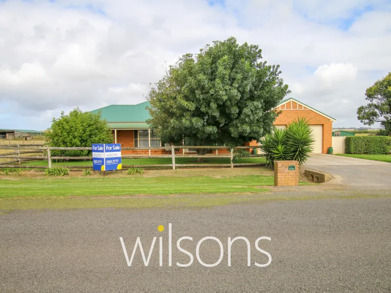 QUALITY HOME ON APPROX 42 ACRES 10 MINUTES FROM THE CBD