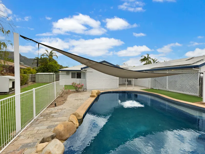 SPACIOUS FAMILY RESIDENCE IN SOUGHT AFTER LOCATION