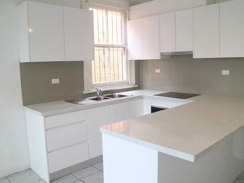 Double Storey, great location + 1 WEEK FREE RENT!