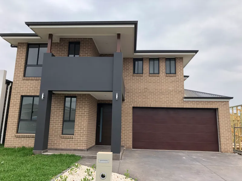 Near New 5 Bedroom 3 bathrooms double storey house in Elara estate