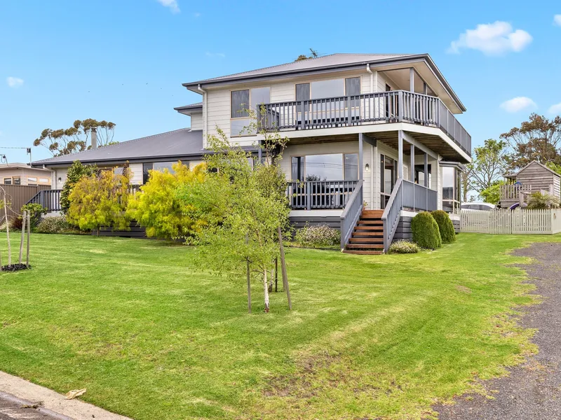 Quintessential Entertainer's Lifestyle!