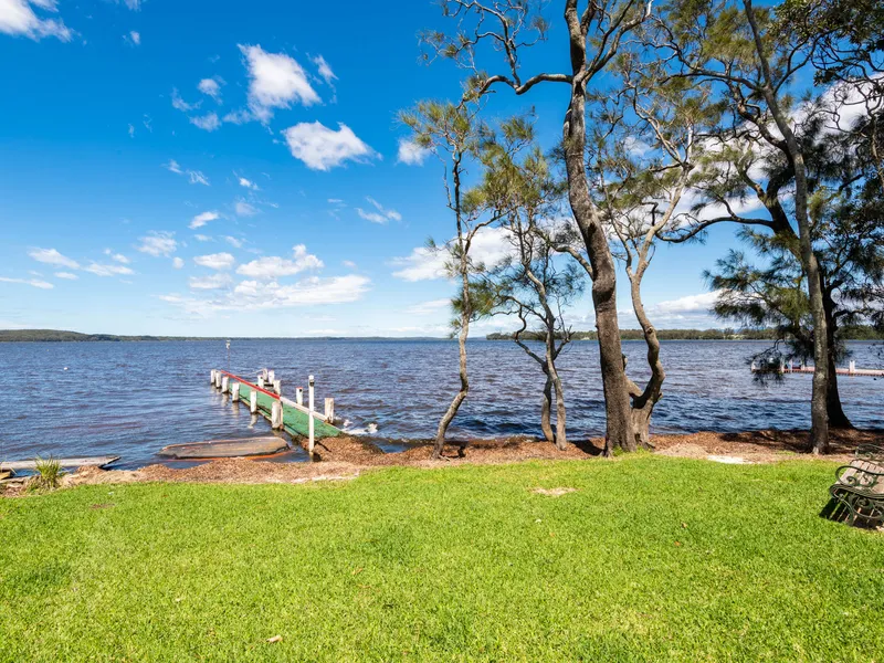 ABSOLUTE WATERFRONT WITH JETTY