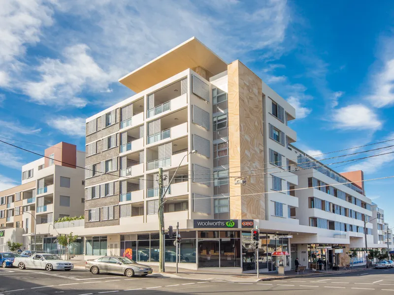 Spacious Contemporary Apartment - FOR SALE $799,000