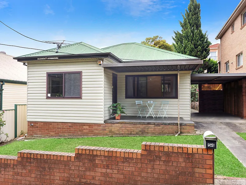 Potential filled original home in an excellent cul-de-sac location