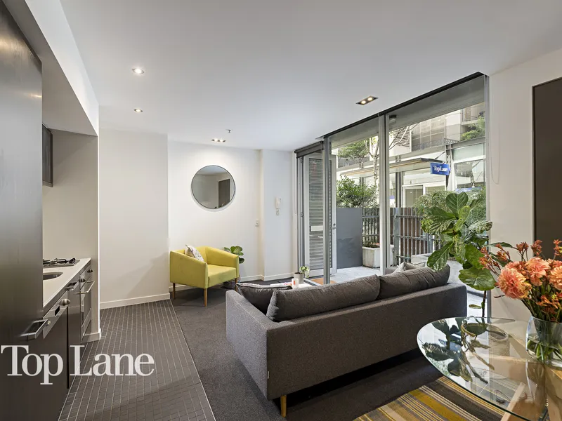 SAVVY, STYLISH, URBAN COURTYARD APARTMENT
