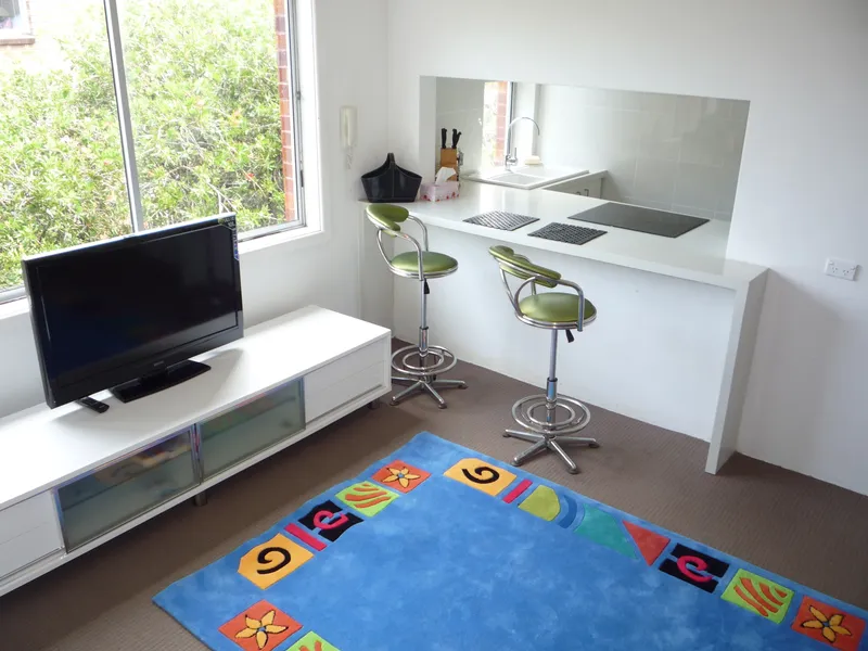 South Cronulla Sec Top Floor 1br Unit – Reg Car space Included