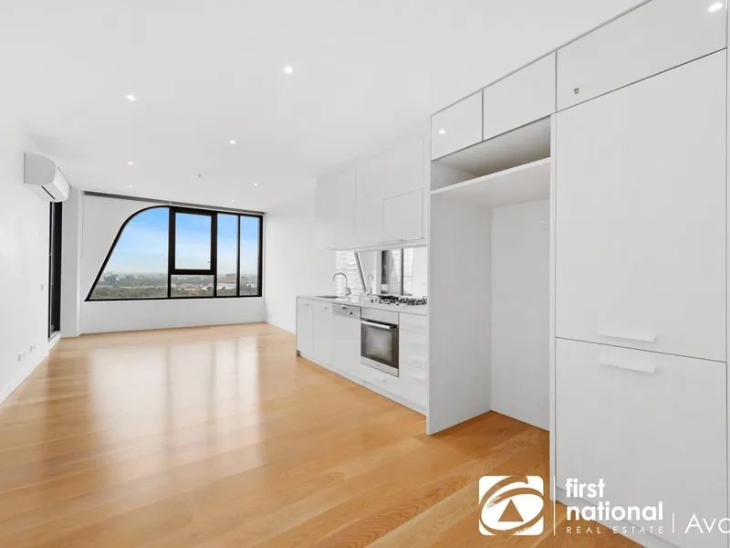 Light-filled 2 bedroom apartment in South Melbourne!