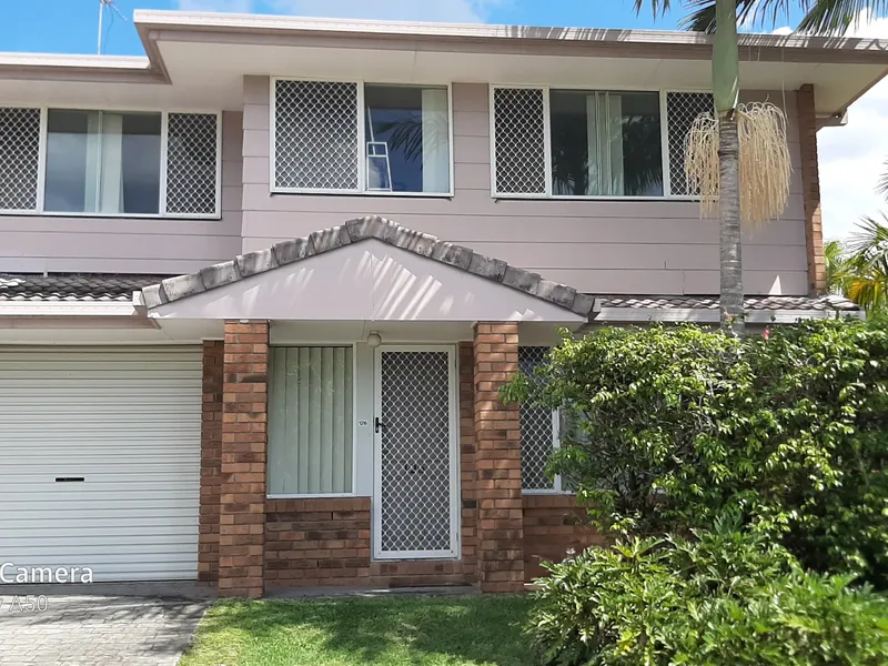 Beautifully presented 3 bedrooms townhouse 