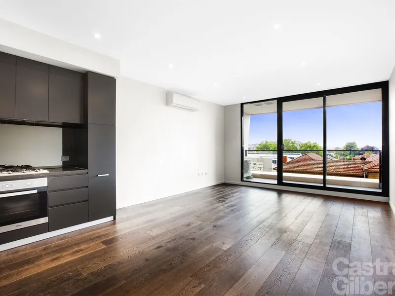 STUNNING & PLENTY OF ROOM TO MOVE!