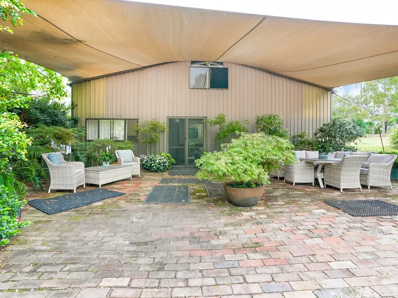 Semi Rural Locale on the Fringe of Suburbia