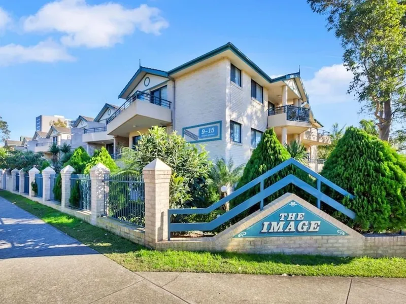 IMPECCABLY MAINTAINED, FULL BRICK TWO BEDROOM APARTMENT WITHIN CARLINGFORD WEST CATCHMENT