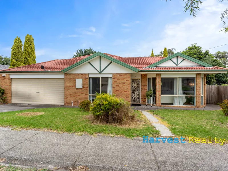 Lovely home on huge land !