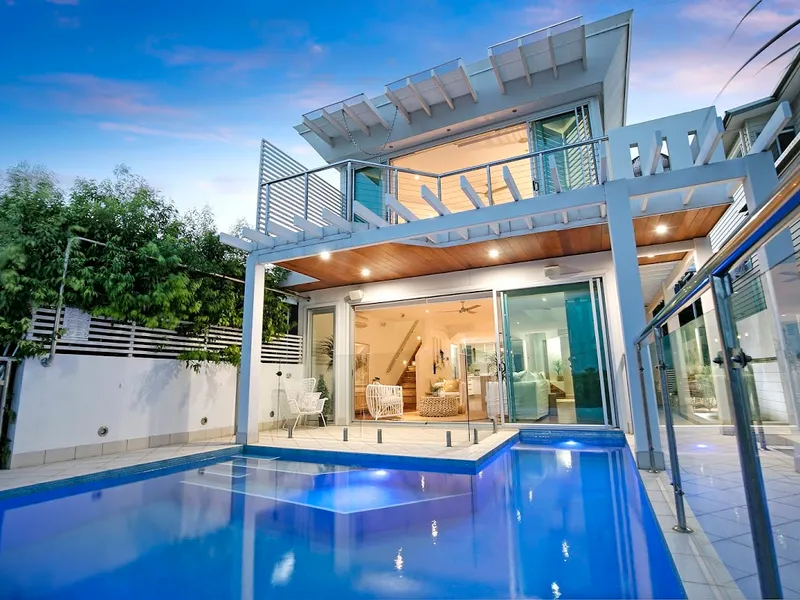 ARCHITECTURAL PERFECTION WITH STUNNING VIEWS