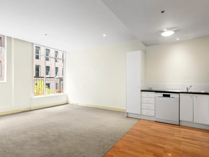 ONE BEDROOM APARTMENT IN HENTY HOUSE