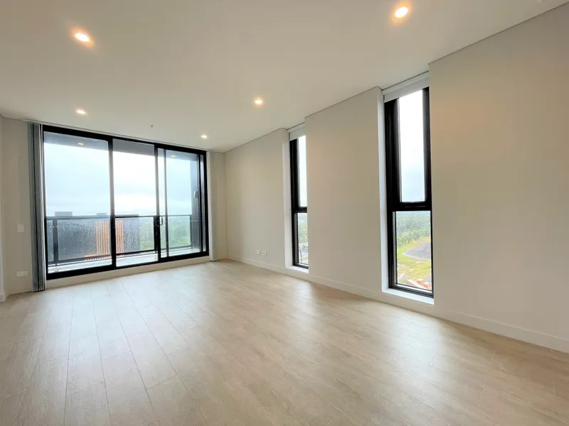 1 BEDROOM + STUDY IN THE HEART OF ED SQUARE