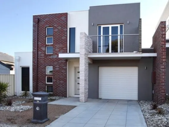 Spacious Townhouse Near St John of God Hospital