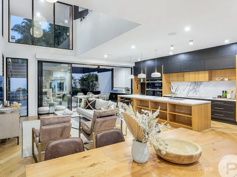 LUXURIOUS EXECUTIVE HOME