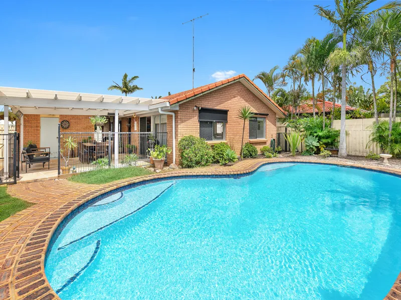 HUGE POTENTIAL IN A PRIME LOCATION , RENOVATOR'S DELIGHT! Get in Quick Across the road from Pelican Lake. Very Popular Street and Close to everything