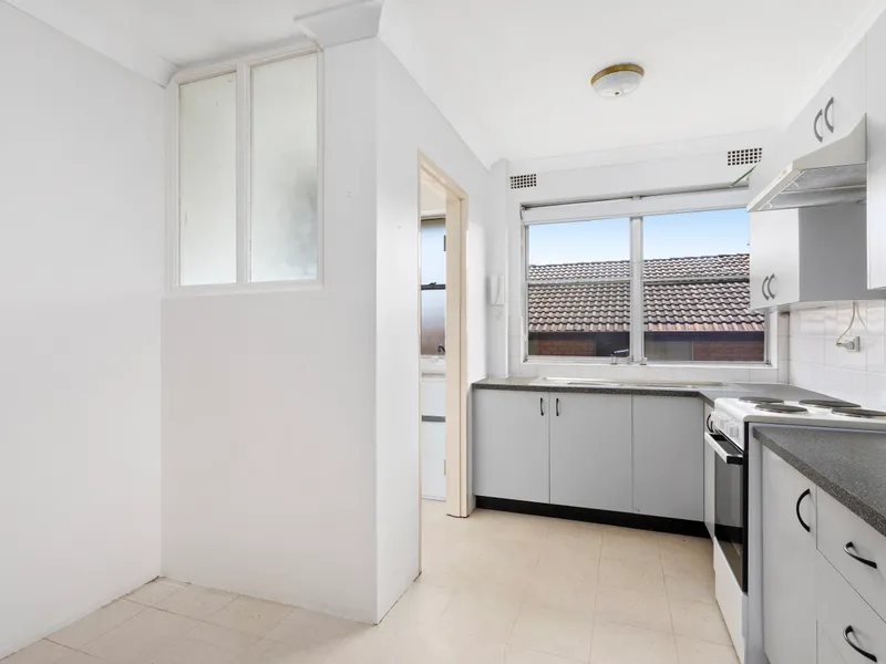 Large 2 Bedroom Unit in a Convenient Location