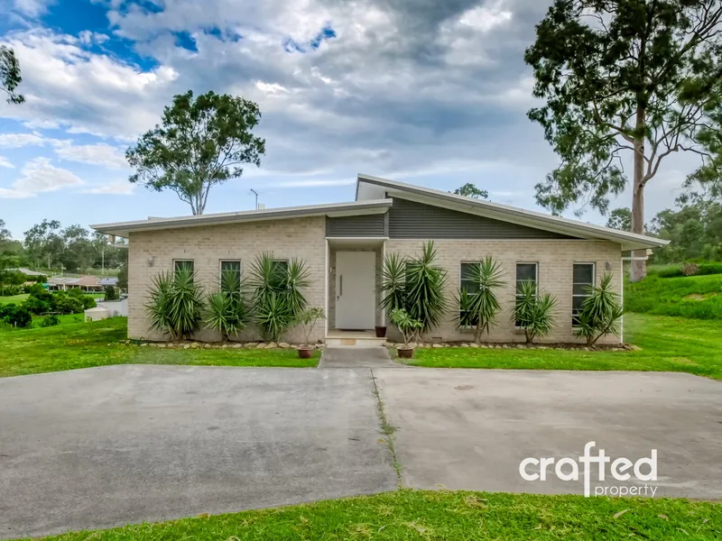 acreage life |  Modern Home close to Hwy Access set on 2 acres (8000m2)