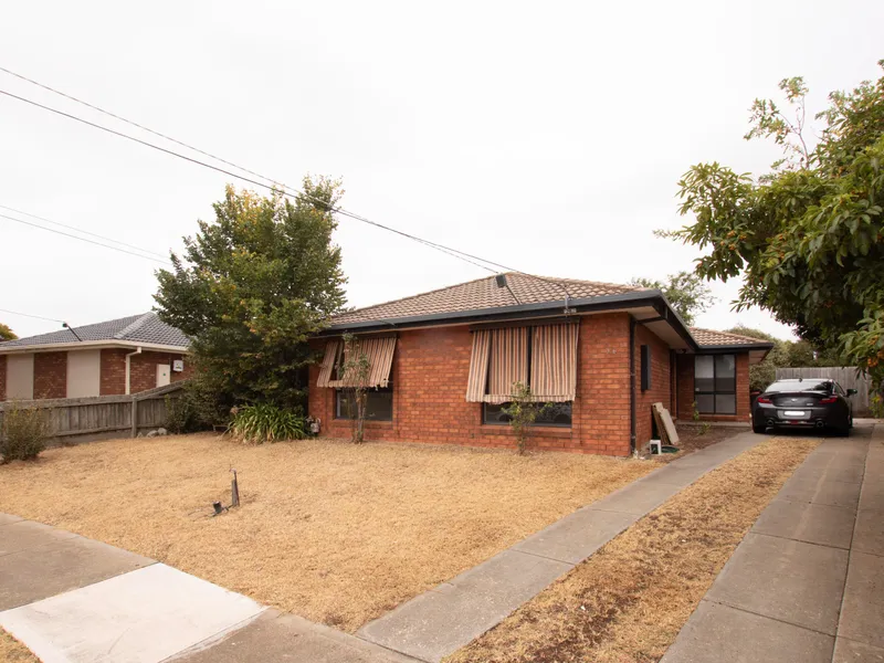 Charming 3 Bedroom Home with Spacious Backyard in Werribee, Victoria