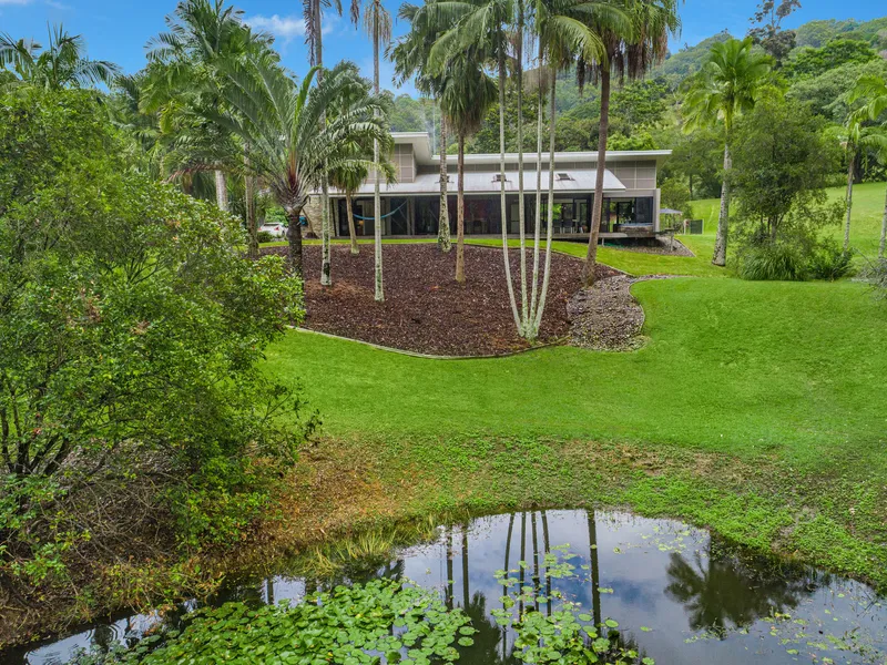 MODERN FAMILY HOME IN A RAINFOREST SETTING