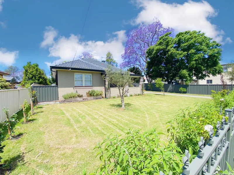 Beautiful 3-Bedroom Bungalow in the Heart of Central Maitland