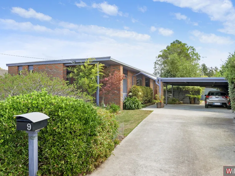 BEAUTIFULLY PRESENTED HOME IN FANTASTIC LOCATION