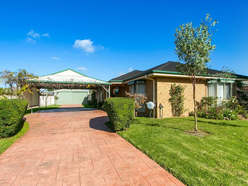 2 HOMES ON 2 TITLES AND IMMACULATELY PRESENTED