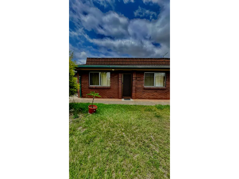 Renovated, comfy and central unit on Redbank Plains Road!