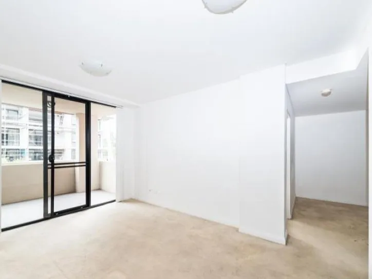 Bright & Spacious 3 Bedroom Apt in the Heart of Meadowbank