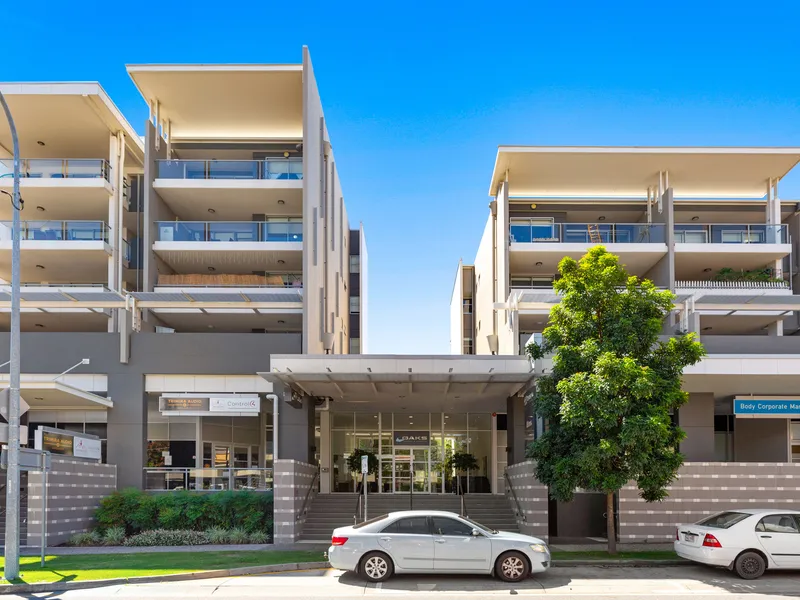 Modern Three Bedroom Unit in Sought After Complex