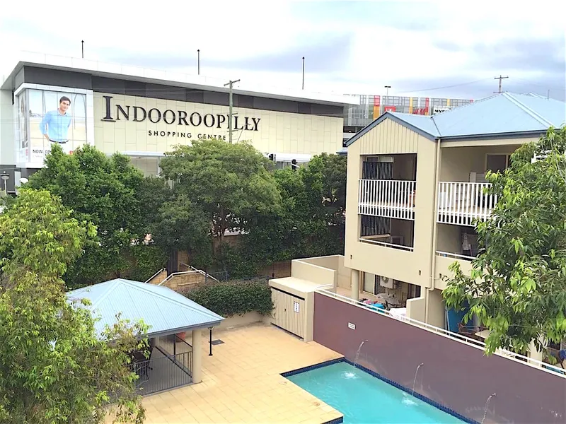 ONLY 25m to Indooroopilly Shopping Centre