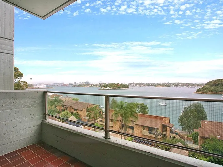 REFURBISHED APARTMENT WITH PANORAMIC VIEWS