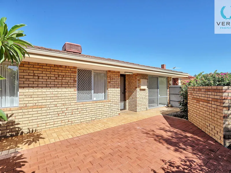 Well presented, elevated, street front, 3 bed villa style home.